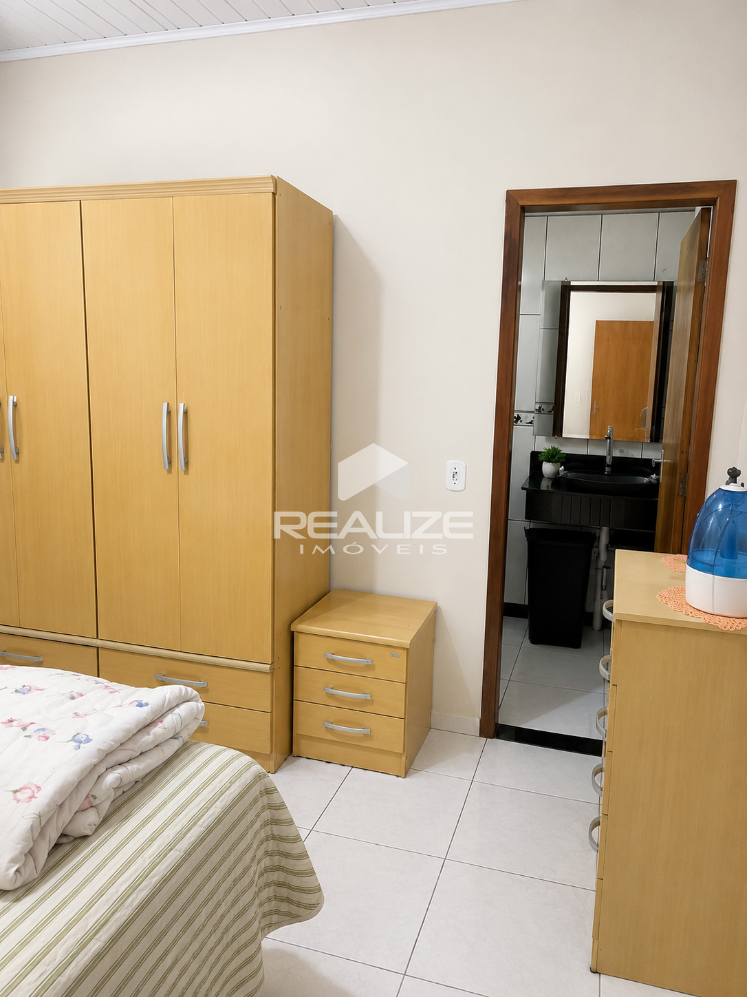 Casa à venda no Jardim Ipê 2 com 3 quartos sendo (1 Suite).
