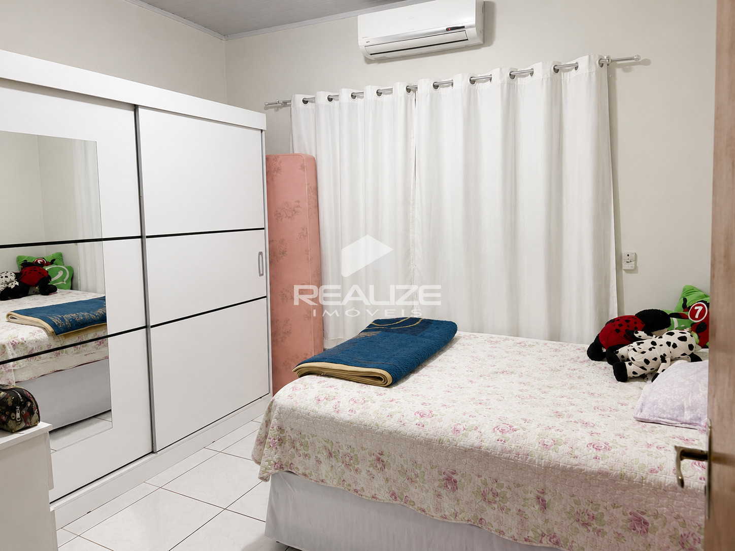 Casa à venda no Jardim Ipê 2 com 3 quartos sendo (1 Suite).