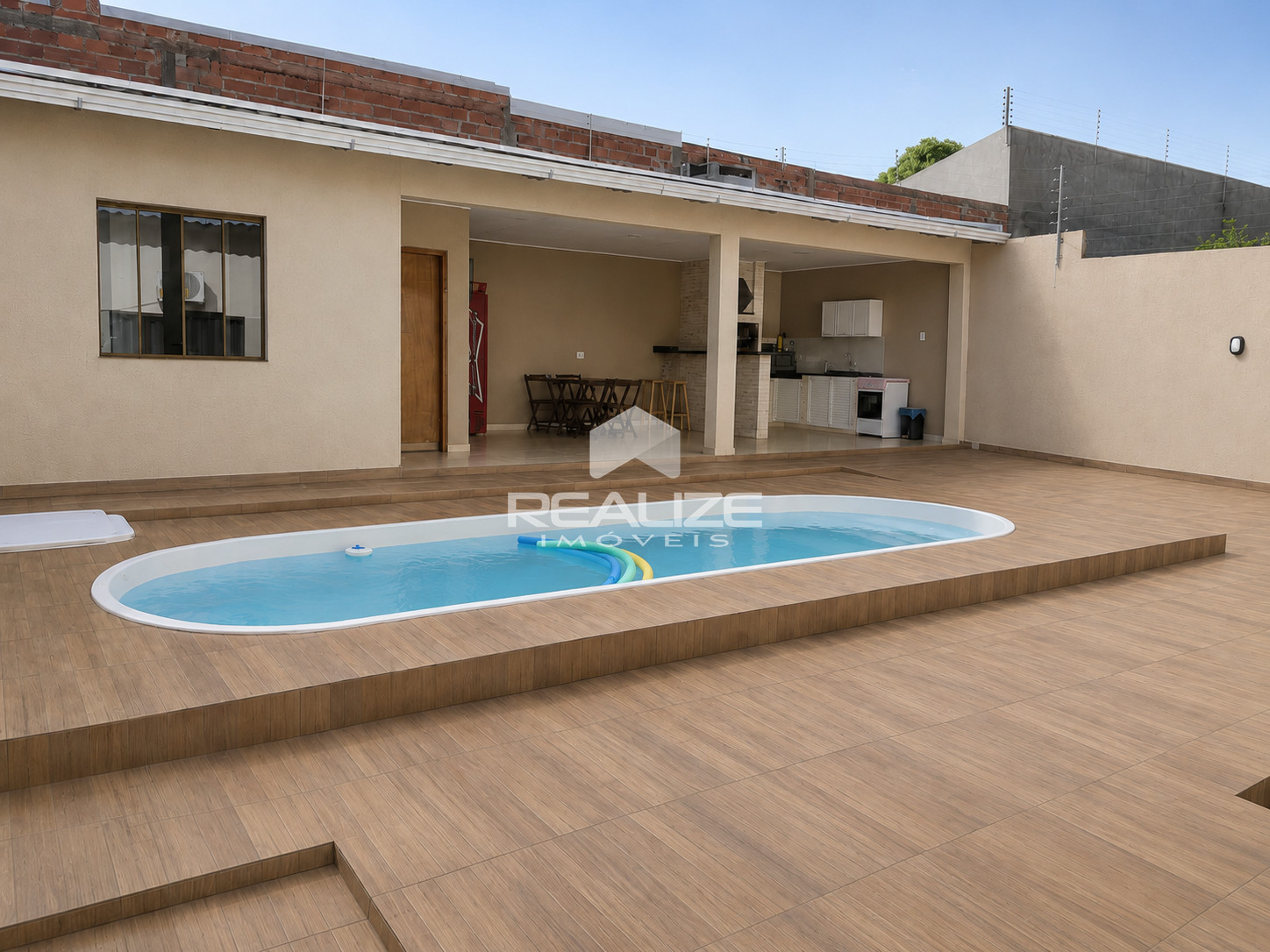 Casa à venda no Jardim Ipê 2 com 3 quartos sendo (1 Suite).