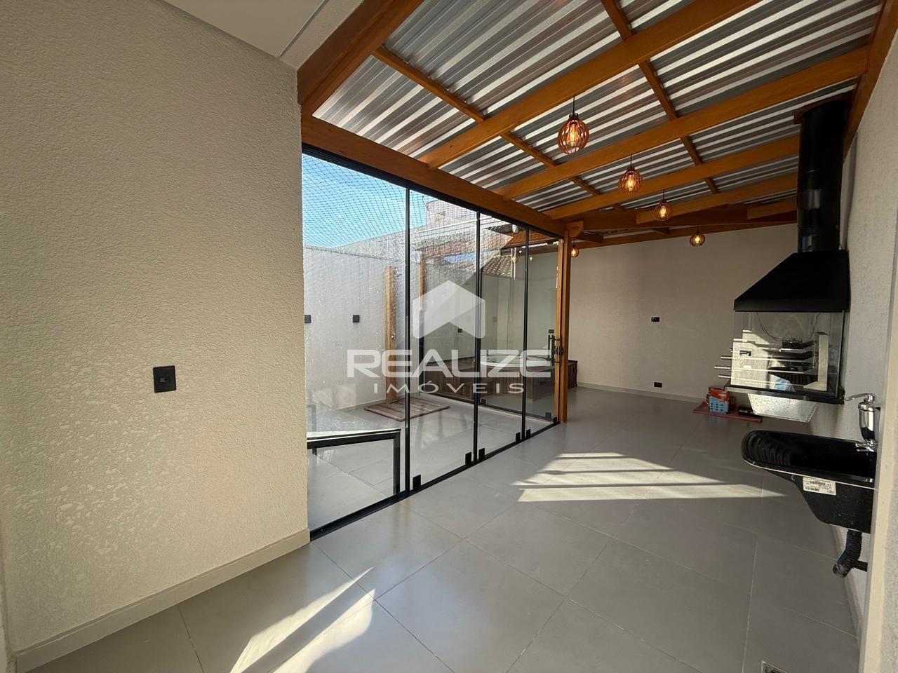 Casa à venda no Jardim Ipê com 2 quartos (1 suíte). 