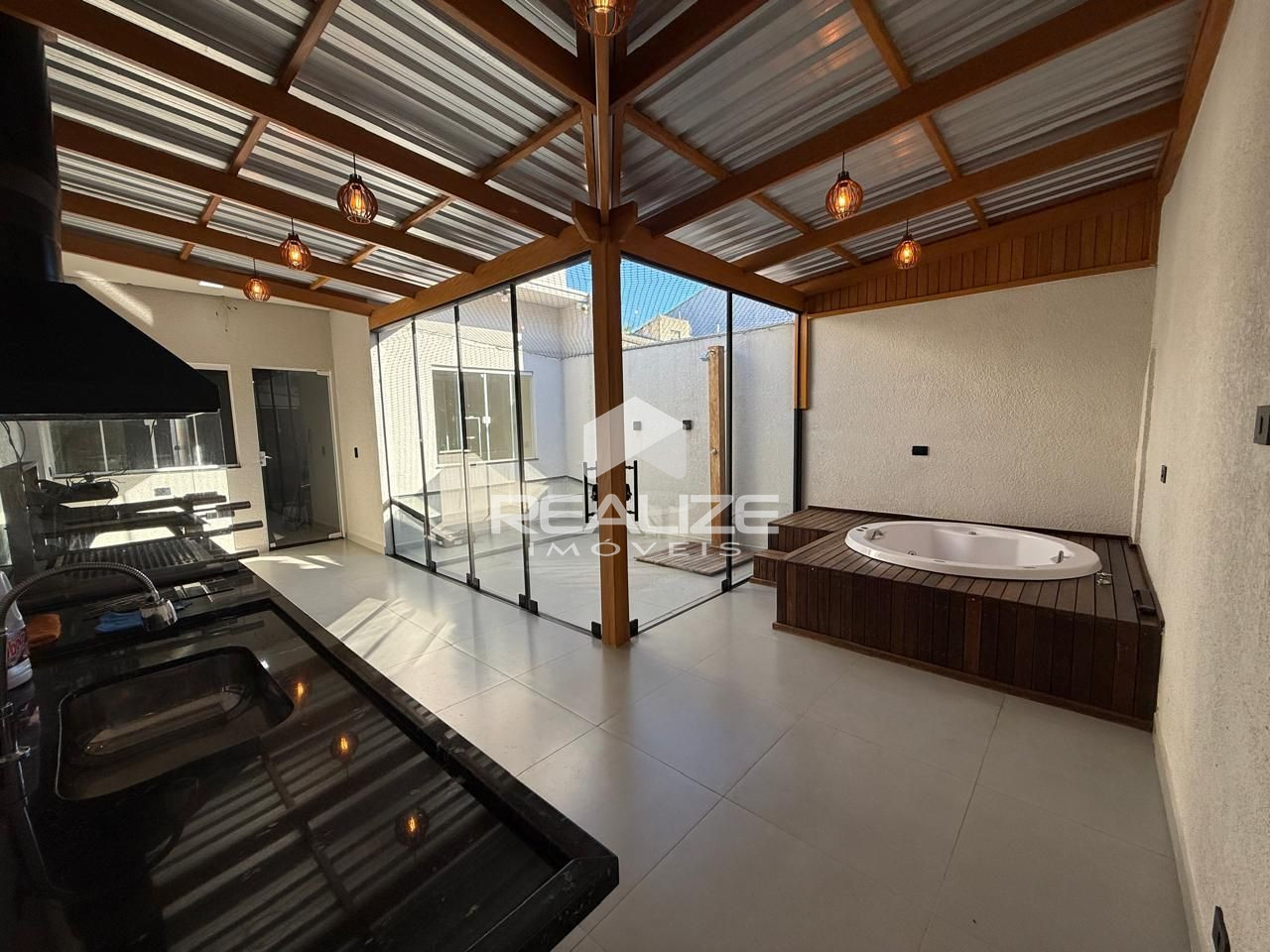 Casa à venda no Jardim Ipê com 2 quartos (1 suíte). 