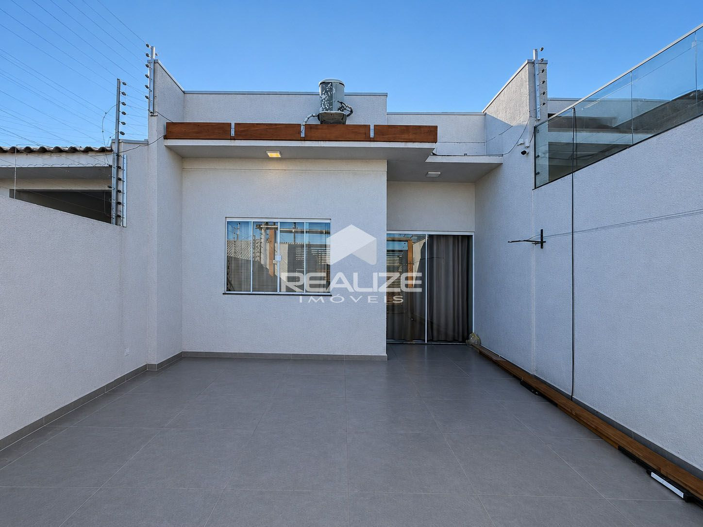 Casa à venda no Jardim Ipê com 2 quartos (1 suíte). 