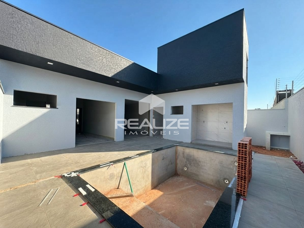 Casa à venda no Condomínio Villa Margarezi com 3 suítes e piscina 