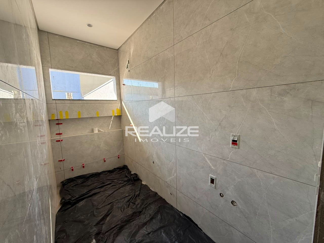 Casa à venda no Condomínio Villa Margarezi com 3 suítes e piscina 