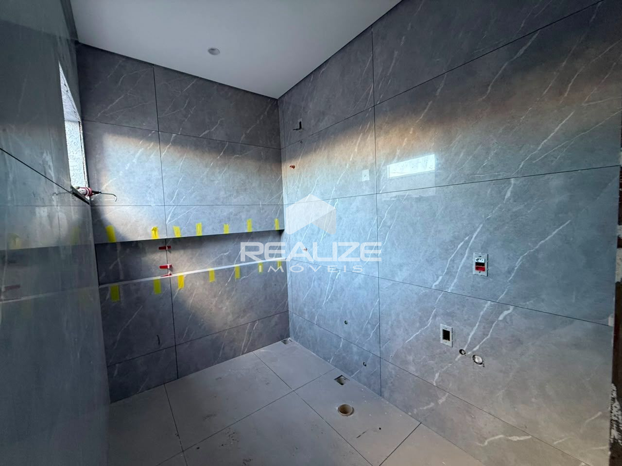 Casa à venda no Condomínio Villa Margarezi com 3 suítes e piscina 