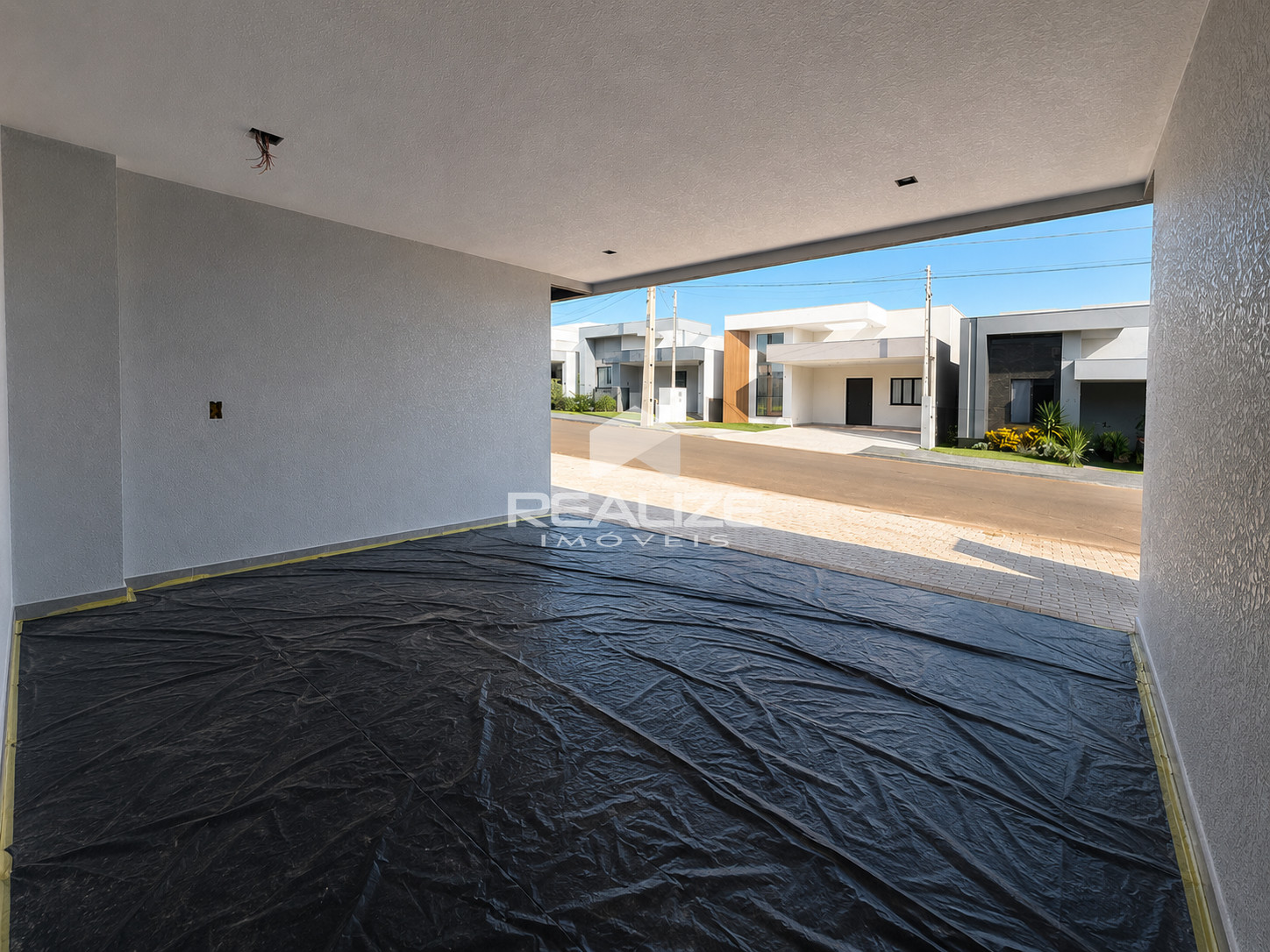 Casa à venda no Condomínio Villa Margarezi com 3 suítes e pisc...