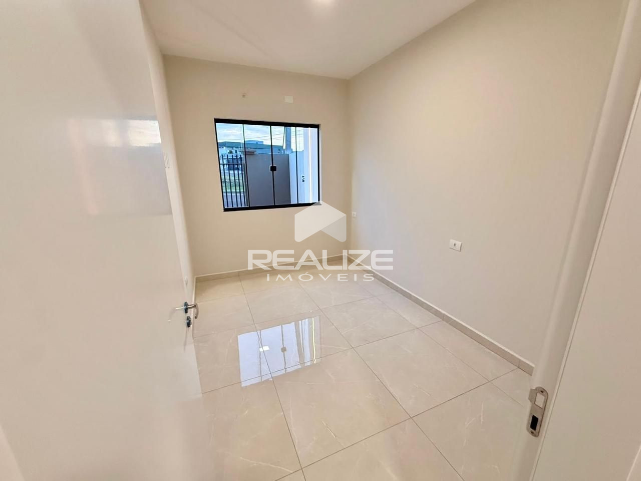 Casa à venda no Jardim Marcely com 2 quartos. 