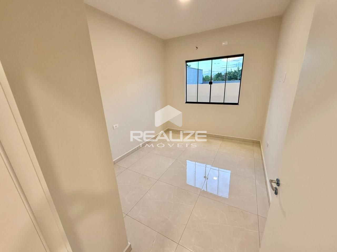 Casa à venda no Jardim Marcely com 2 quartos. 