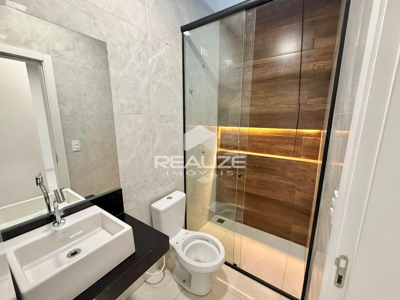 Casa à venda no Jardim Marcely com 2 quartos. 
