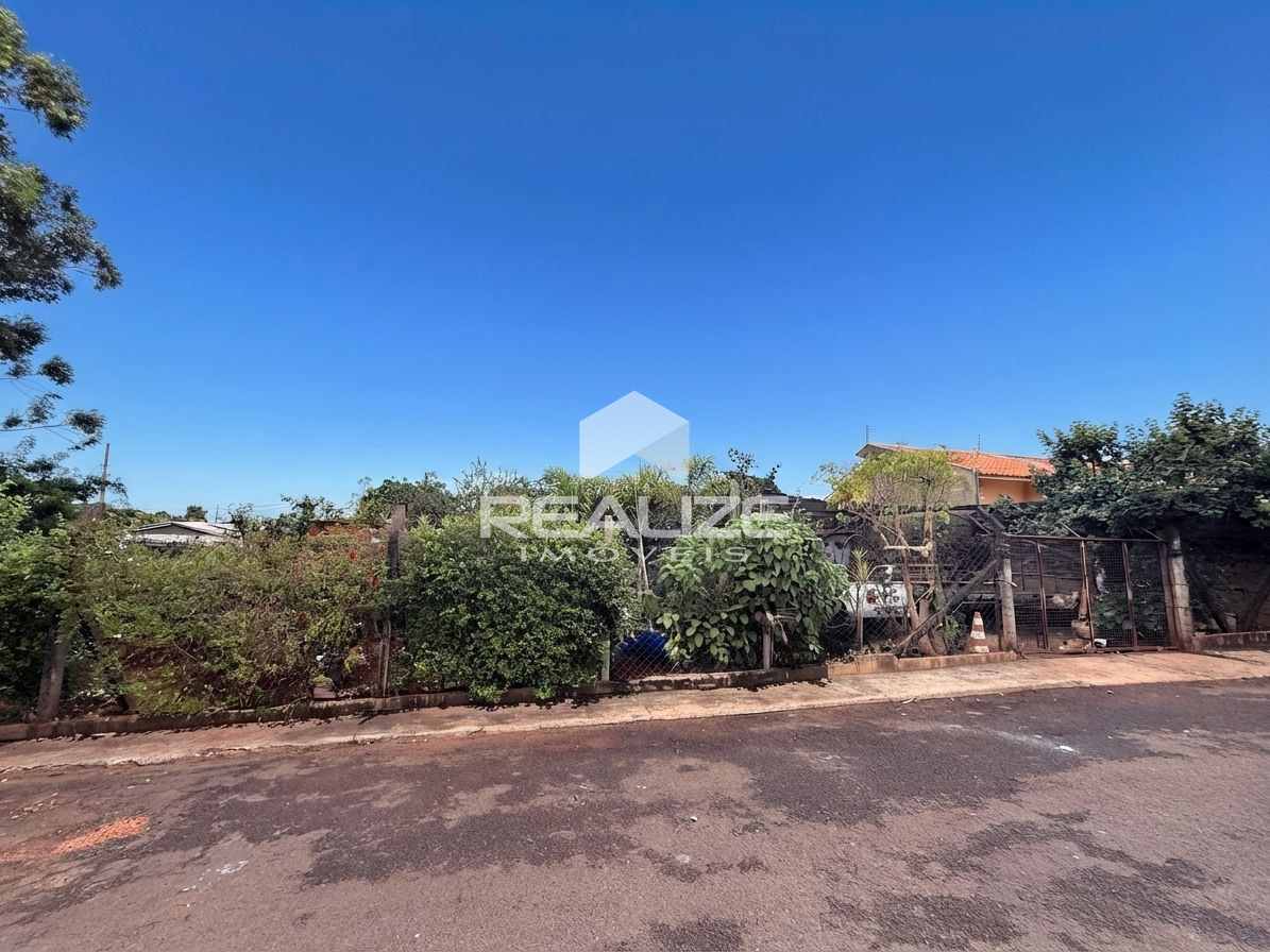 Terreno à venda no Jardim Duarte, com 706,61m². 