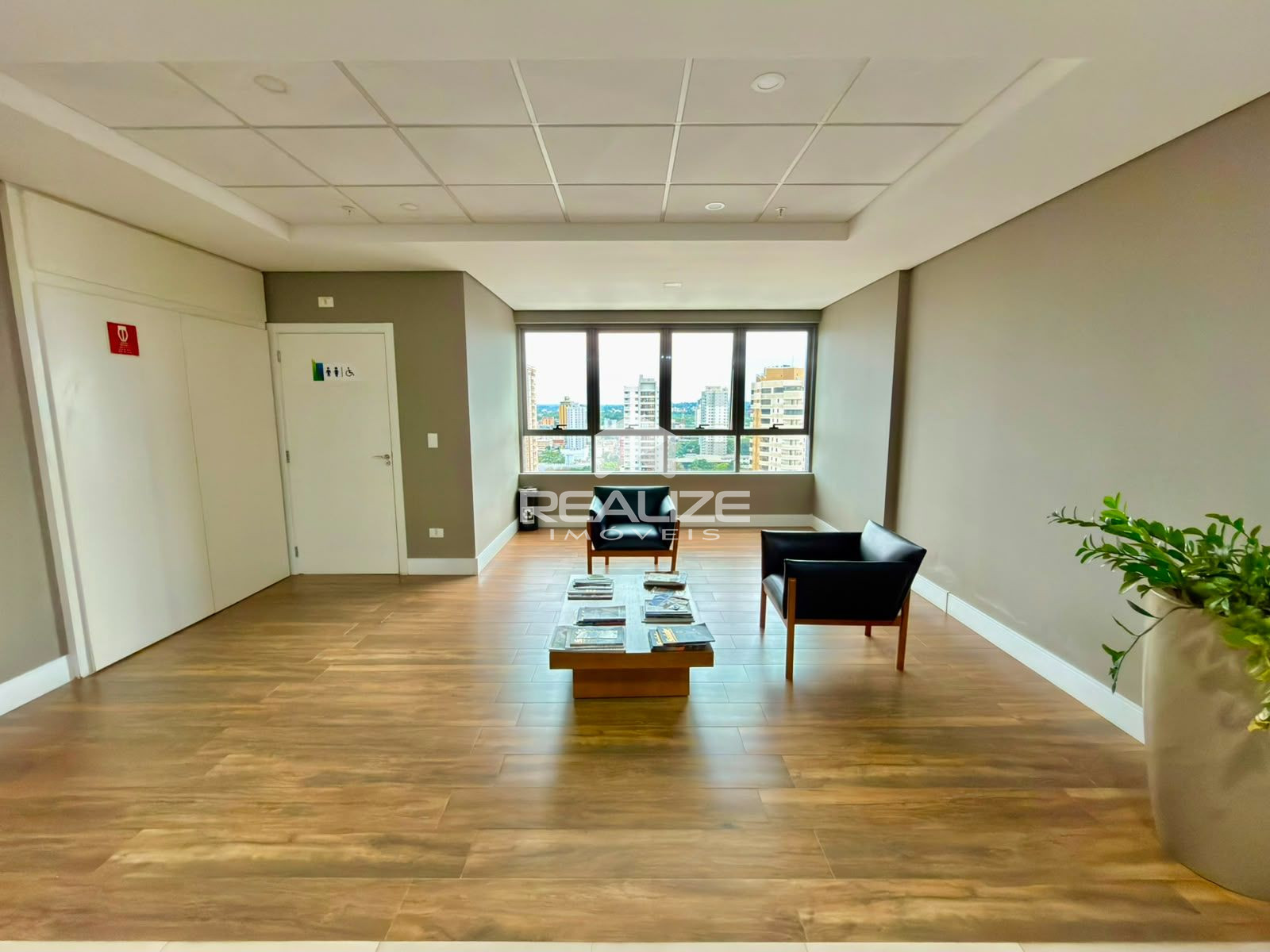 Sala Comercial À venda na Torre Marechal 