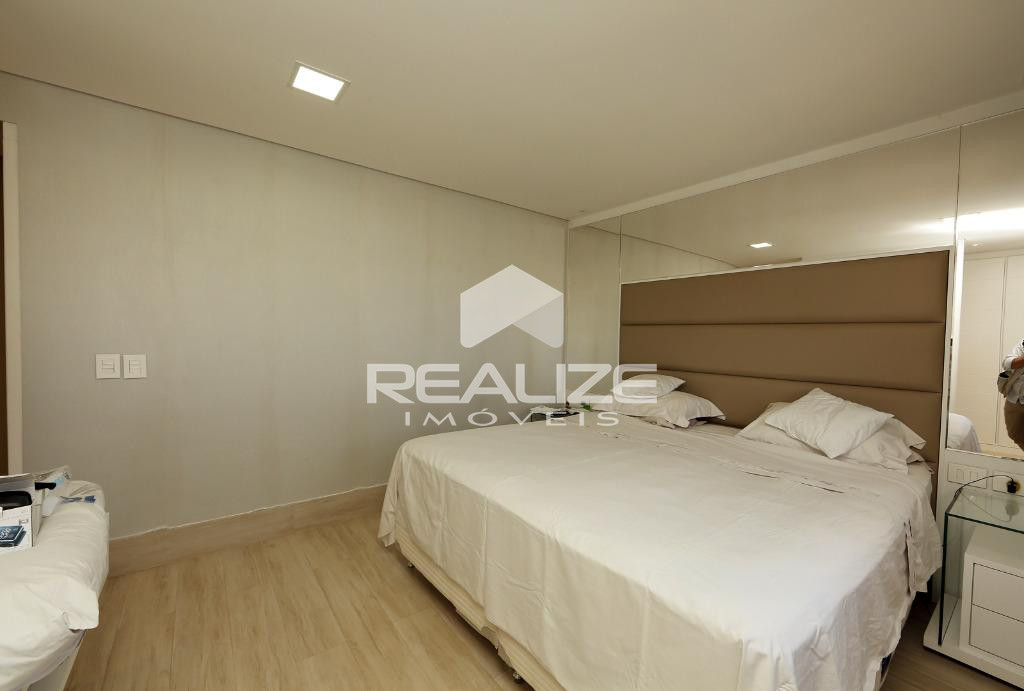 Apartamento à venda no Edifício Maison Royale 4 Quartos (3 Suítes).