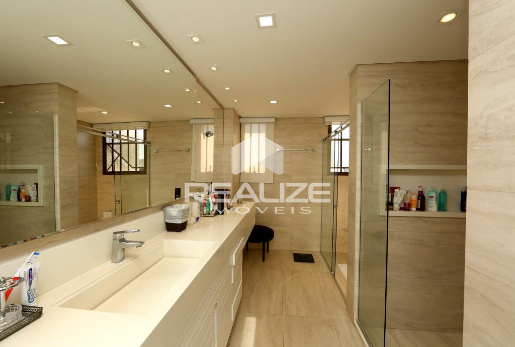Apartamento à venda no Edifício Maison Royale 4 Quartos (3 Suítes).