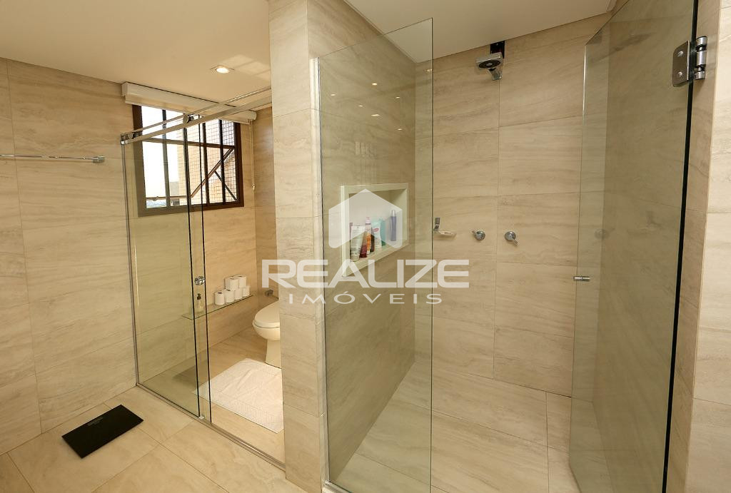 Apartamento à venda no Edifício Maison Royale 4 Quartos (3 Suítes).