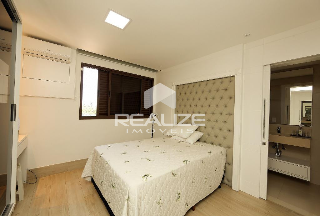 Apartamento à venda no Edifício Maison Royale 4 Quartos (3 Suítes).