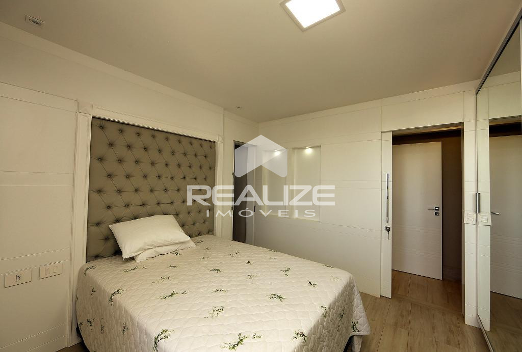Apartamento à venda no Edifício Maison Royale 4 Quartos (3 Suítes).