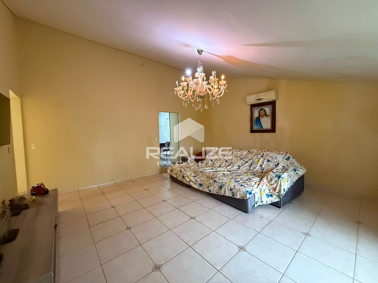 Casa à venda na Vila A com 4 quartos (2 suíte), piscina e amplo terreno. 