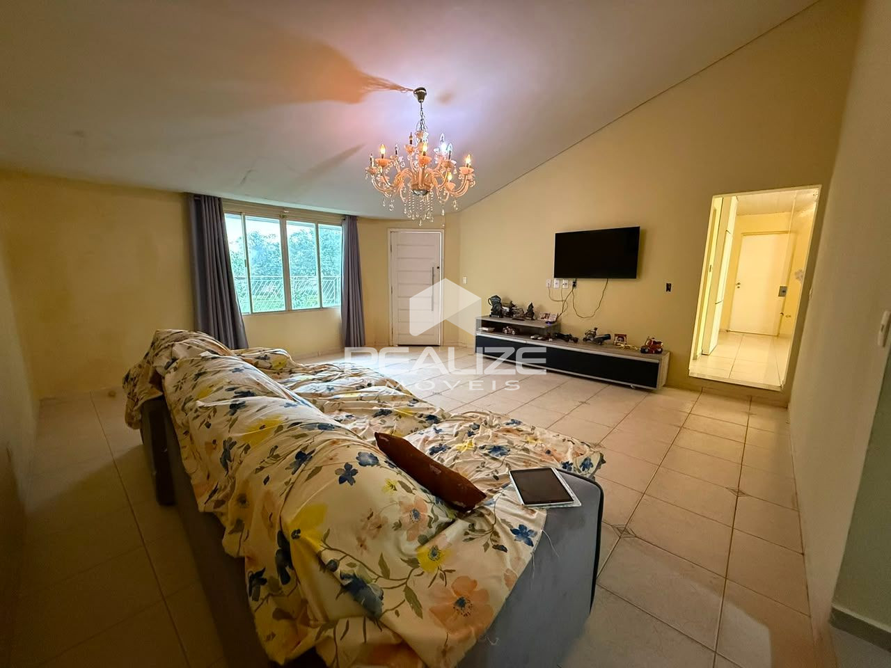 Casa à venda na Vila A com 4 quartos (2 suíte), piscina e amplo terreno. 