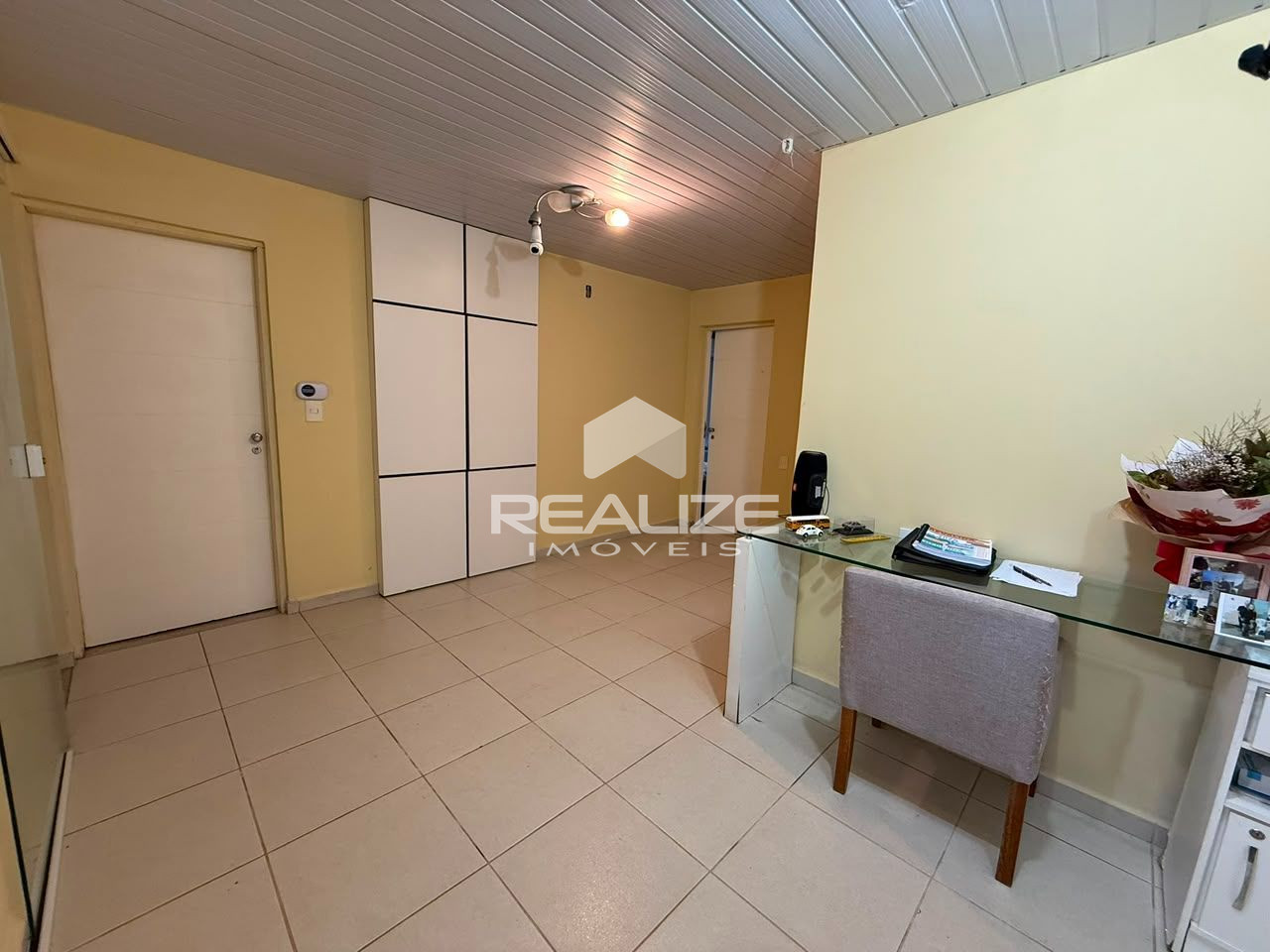 Casa à venda na Vila A com 4 quartos (2 suíte), piscina e amplo terreno. 