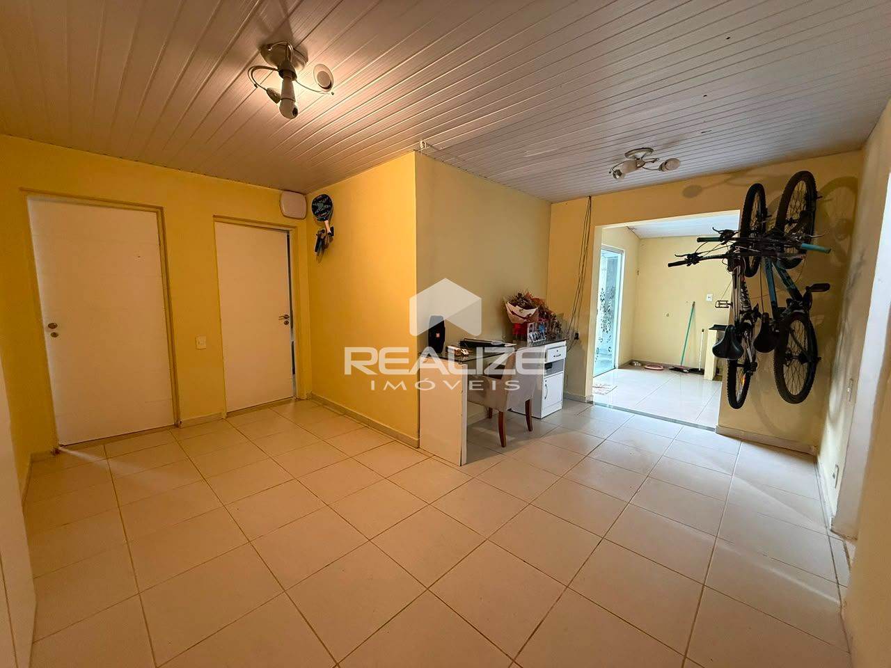 Casa à venda na Vila A com 4 quartos (2 suíte), piscina e amplo terreno. 