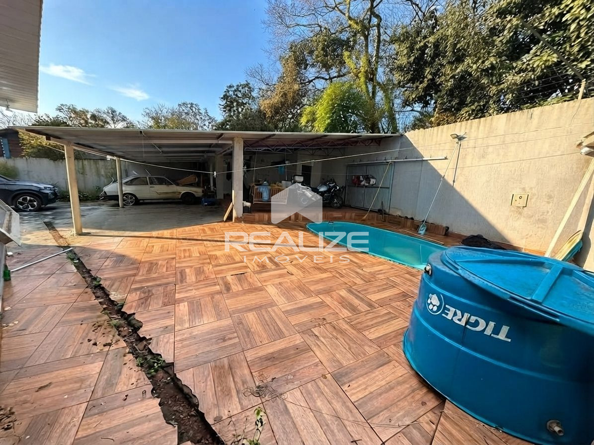 Casa à venda na Vila A com 4 quartos (2 suíte), piscina e amplo terreno. 