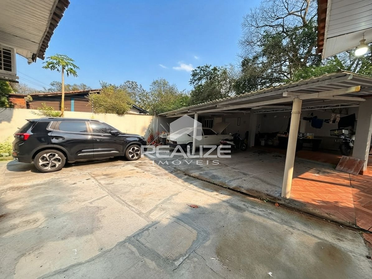 Casa à venda na Vila A com 4 quartos (2 suíte), piscina e amplo terreno. 