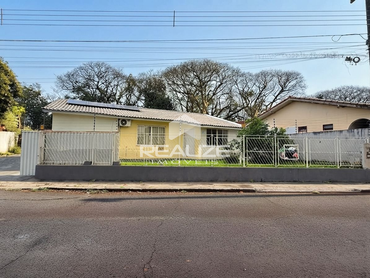 Casa à venda na Vila A com 4 quartos (2 suíte), piscina e amplo terreno. 