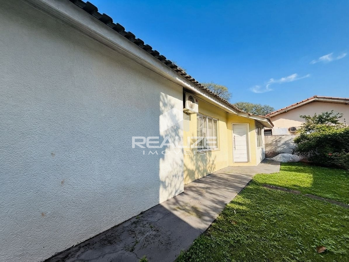 Casa à venda na Vila A com 4 quartos (2 suíte), piscina e amplo terreno. 