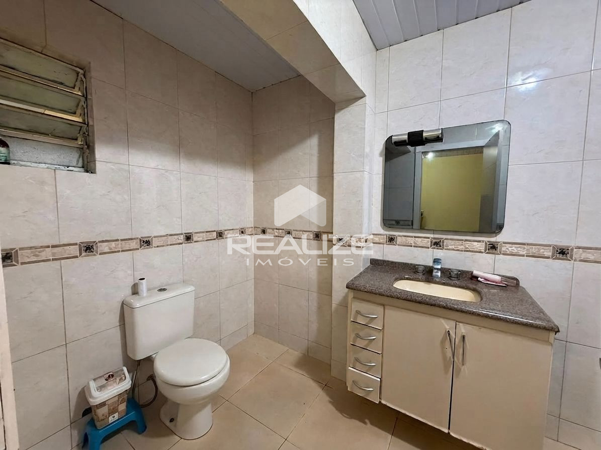 Casa à venda na Vila A com 4 quartos (2 suíte), piscina e amplo terreno. 