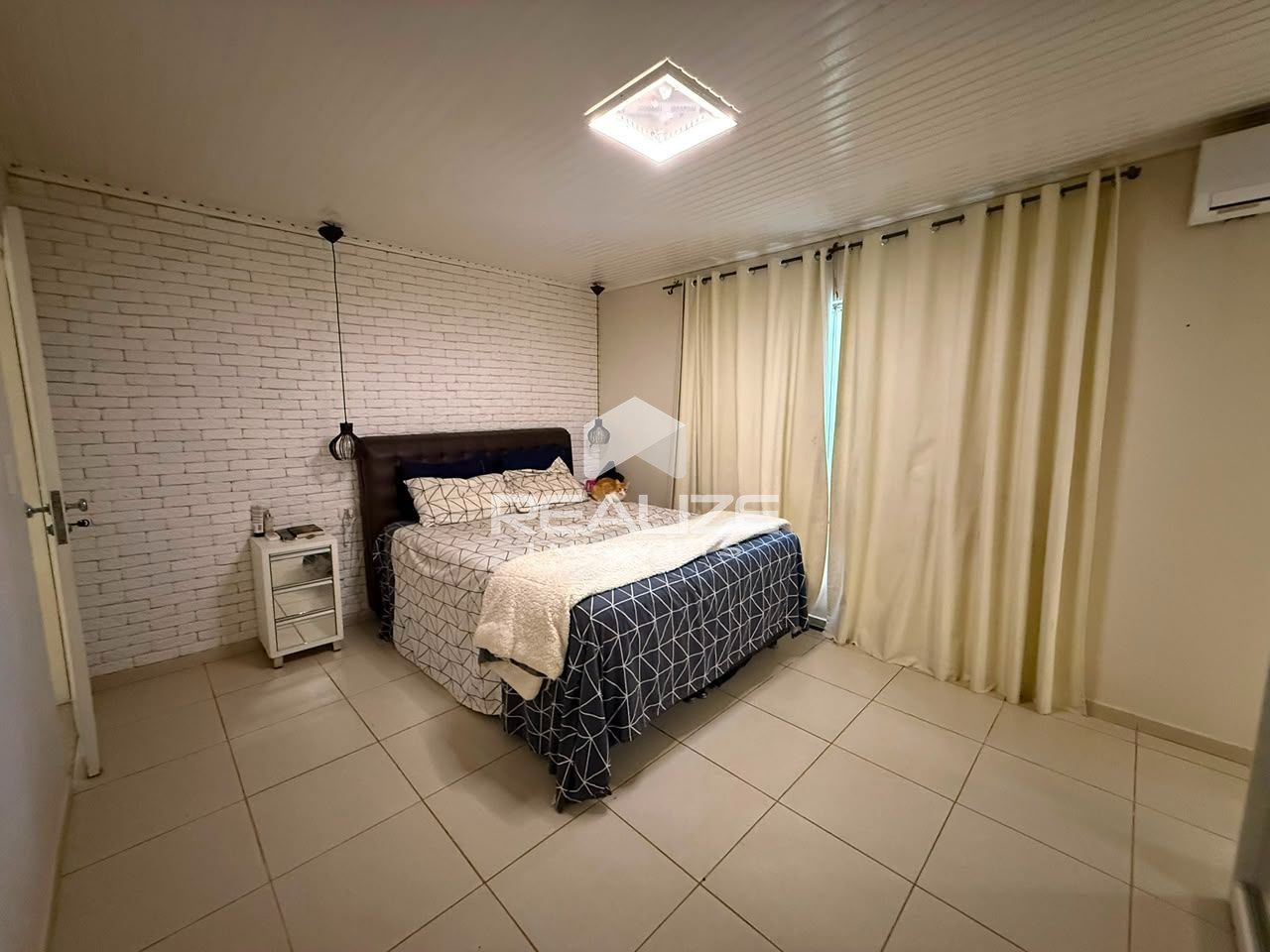 Casa à venda na Vila A com 4 quartos (2 suíte), piscina e amplo terreno. 