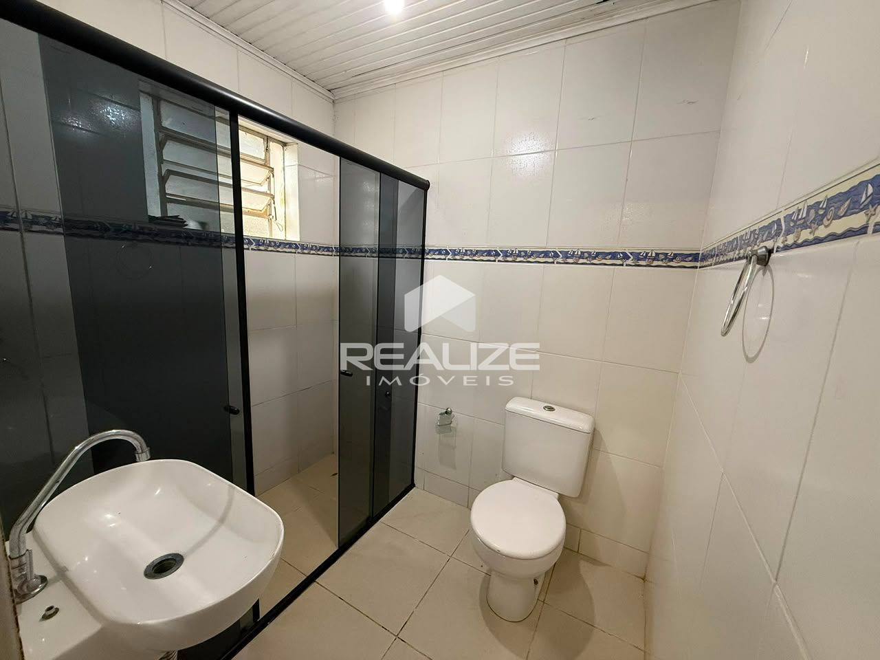Casa à venda na Vila A com 4 quartos (2 suíte), piscina e amplo terreno. 