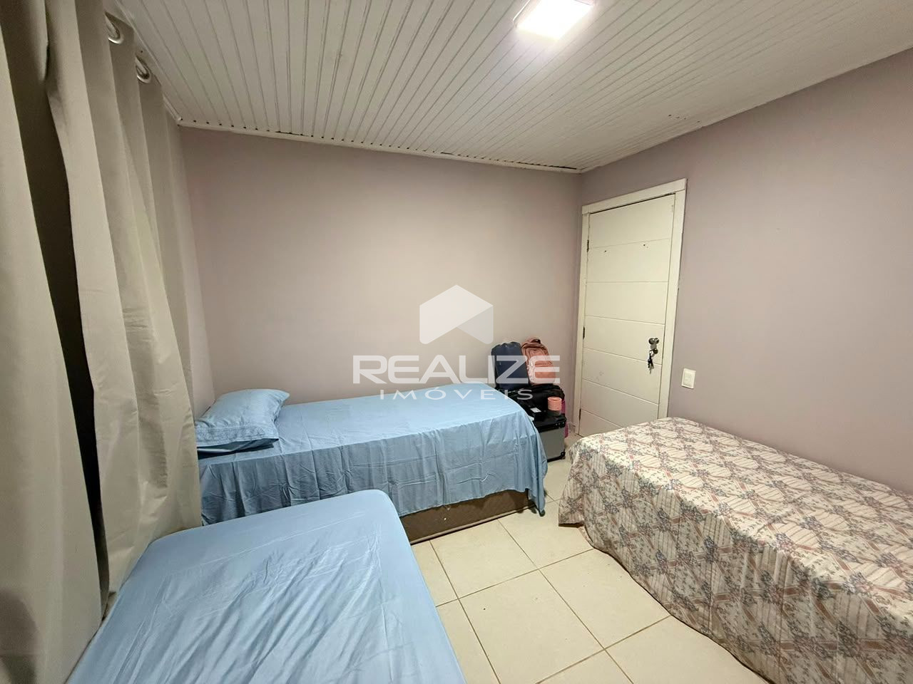 Casa à venda na Vila A com 4 quartos (2 suíte), piscina e amplo terreno. 