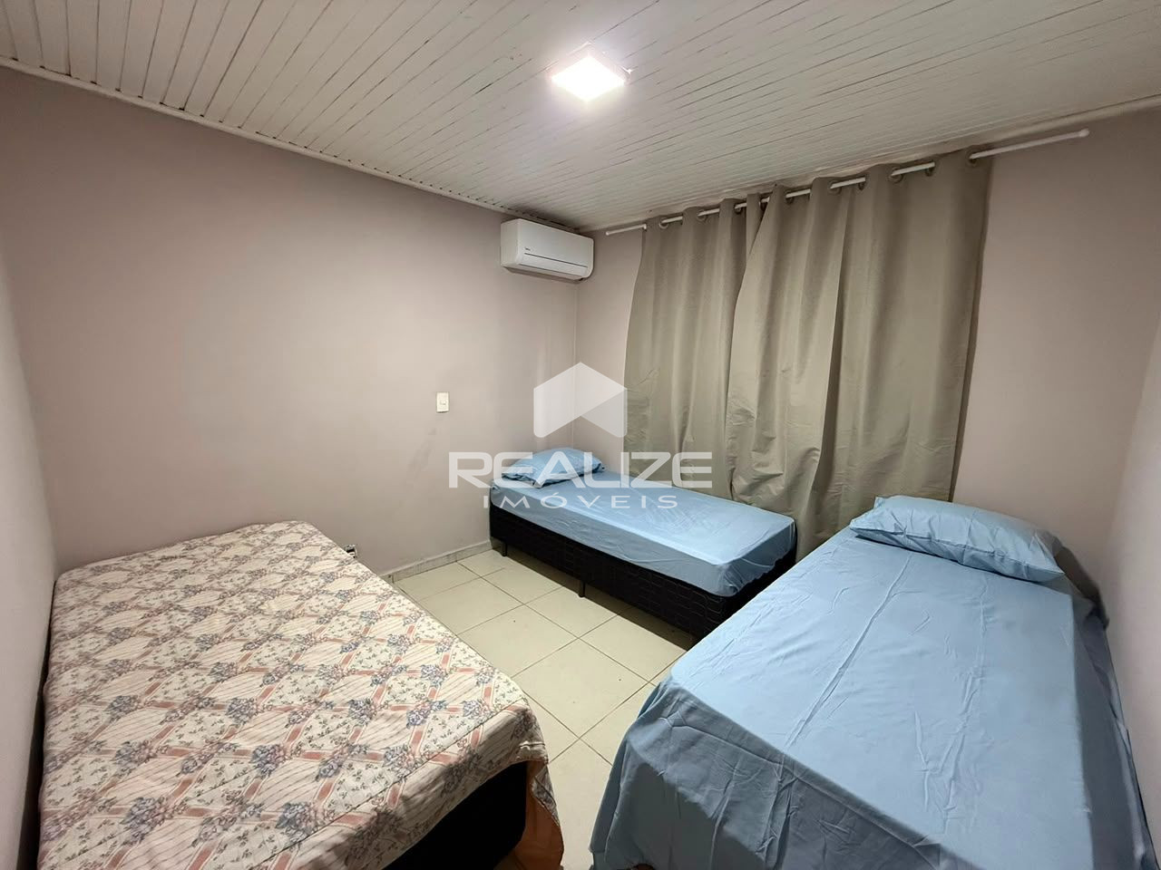 Casa à venda na Vila A com 4 quartos (2 suíte), piscina e amplo terreno. 