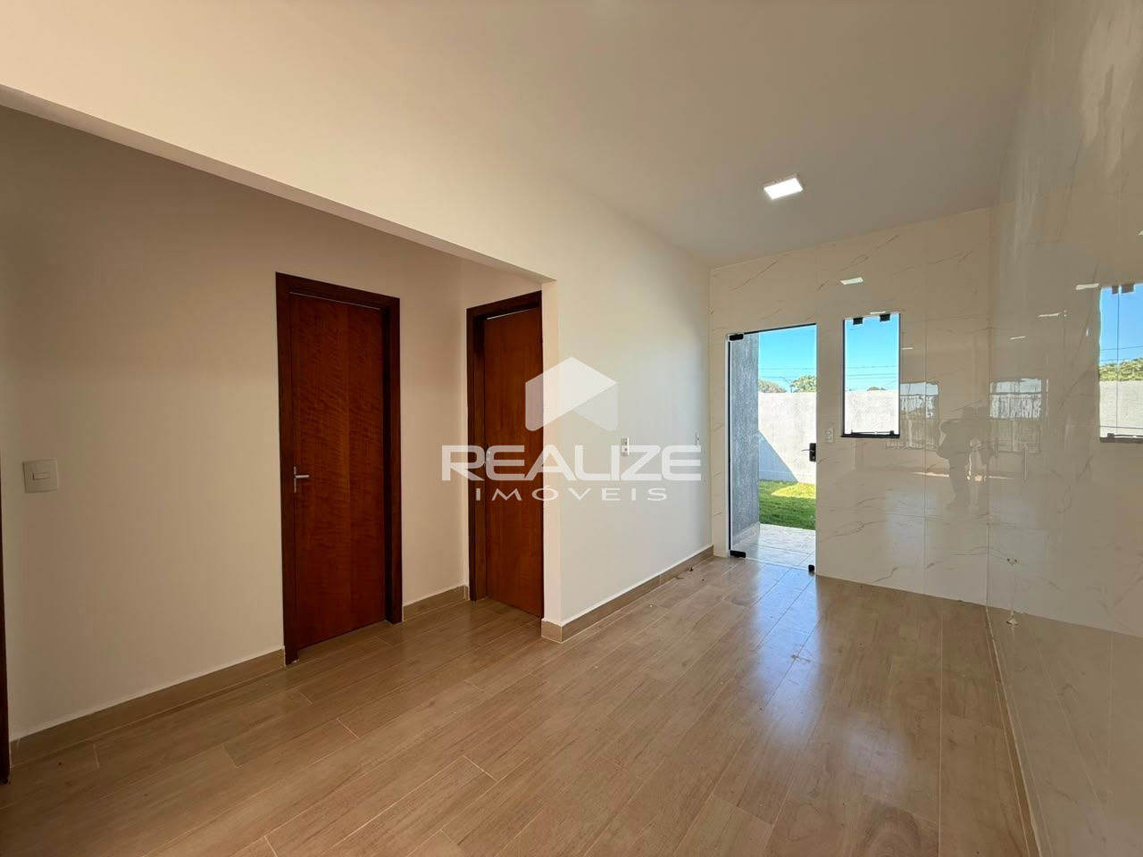 Casa à venda no Jardim Dona Brida com 2 quartos.
