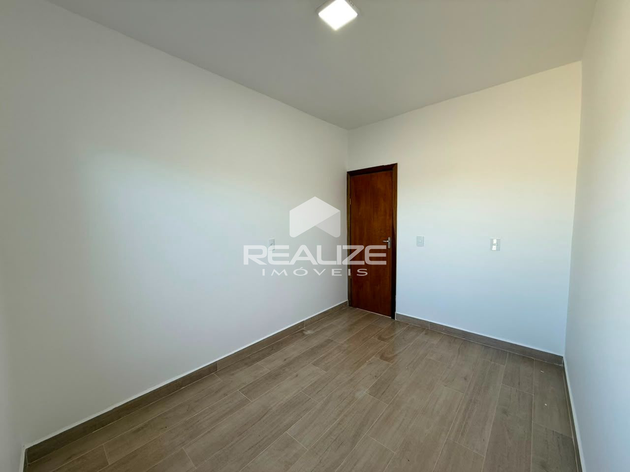 Casa à venda no Jardim Dona Brida com 2 quartos.