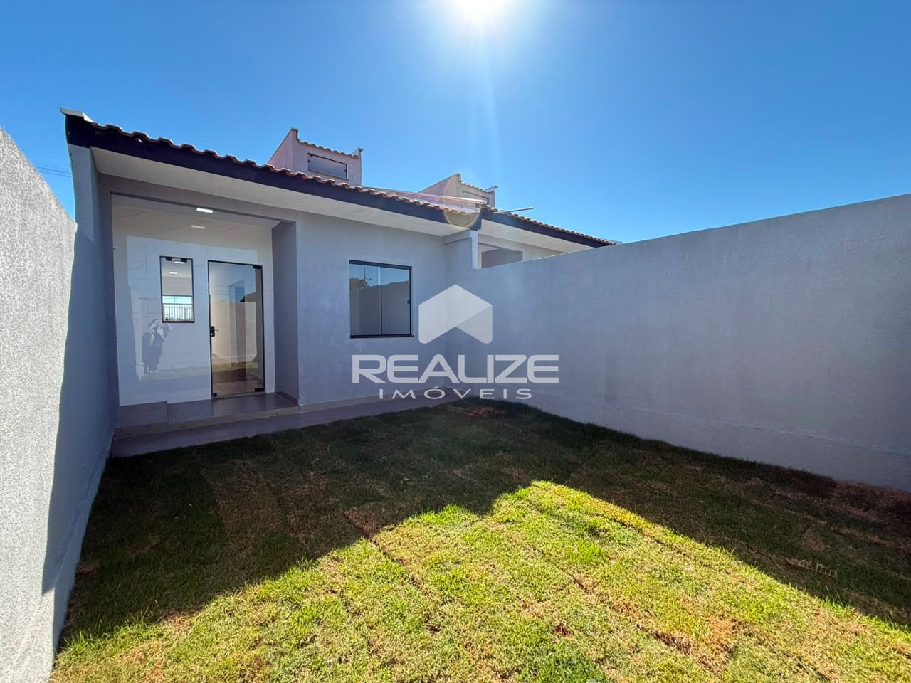 Casa à venda no Jardim Dona Brida com 2 quartos.