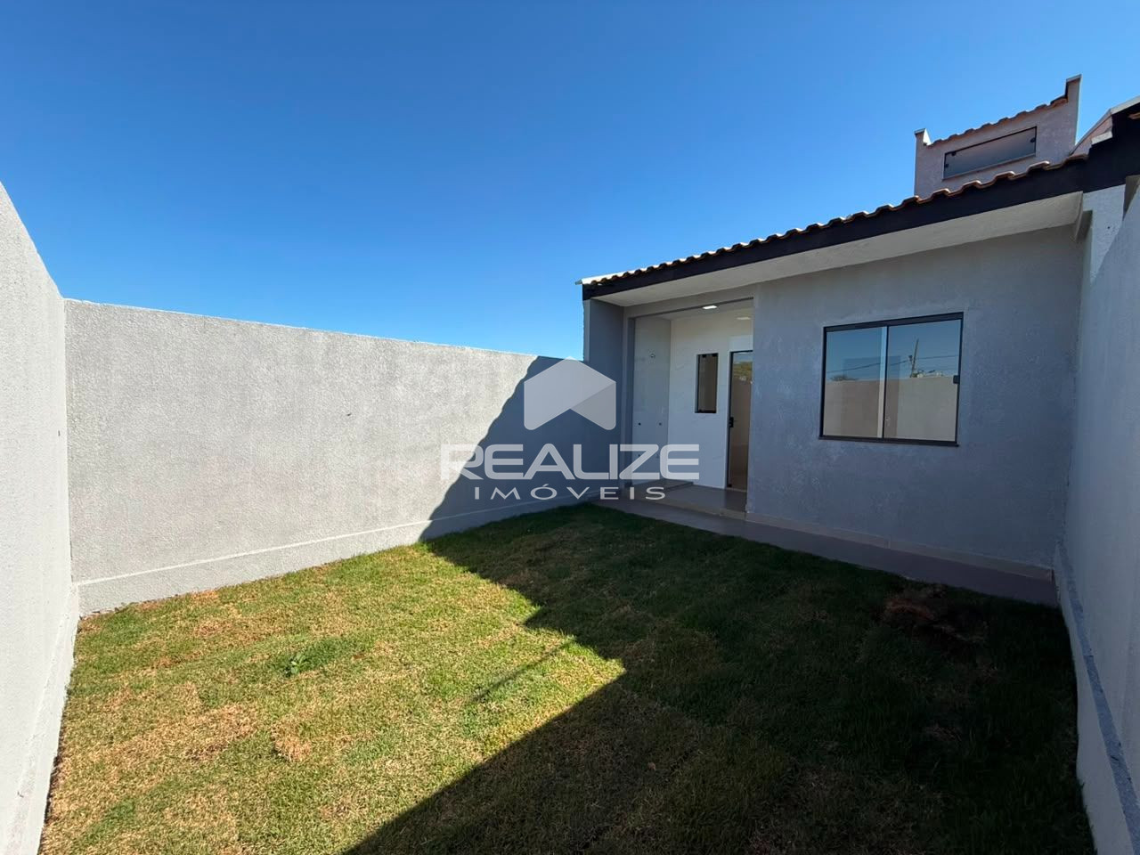 Casa à venda no Jardim Dona Brida com 2 quartos.