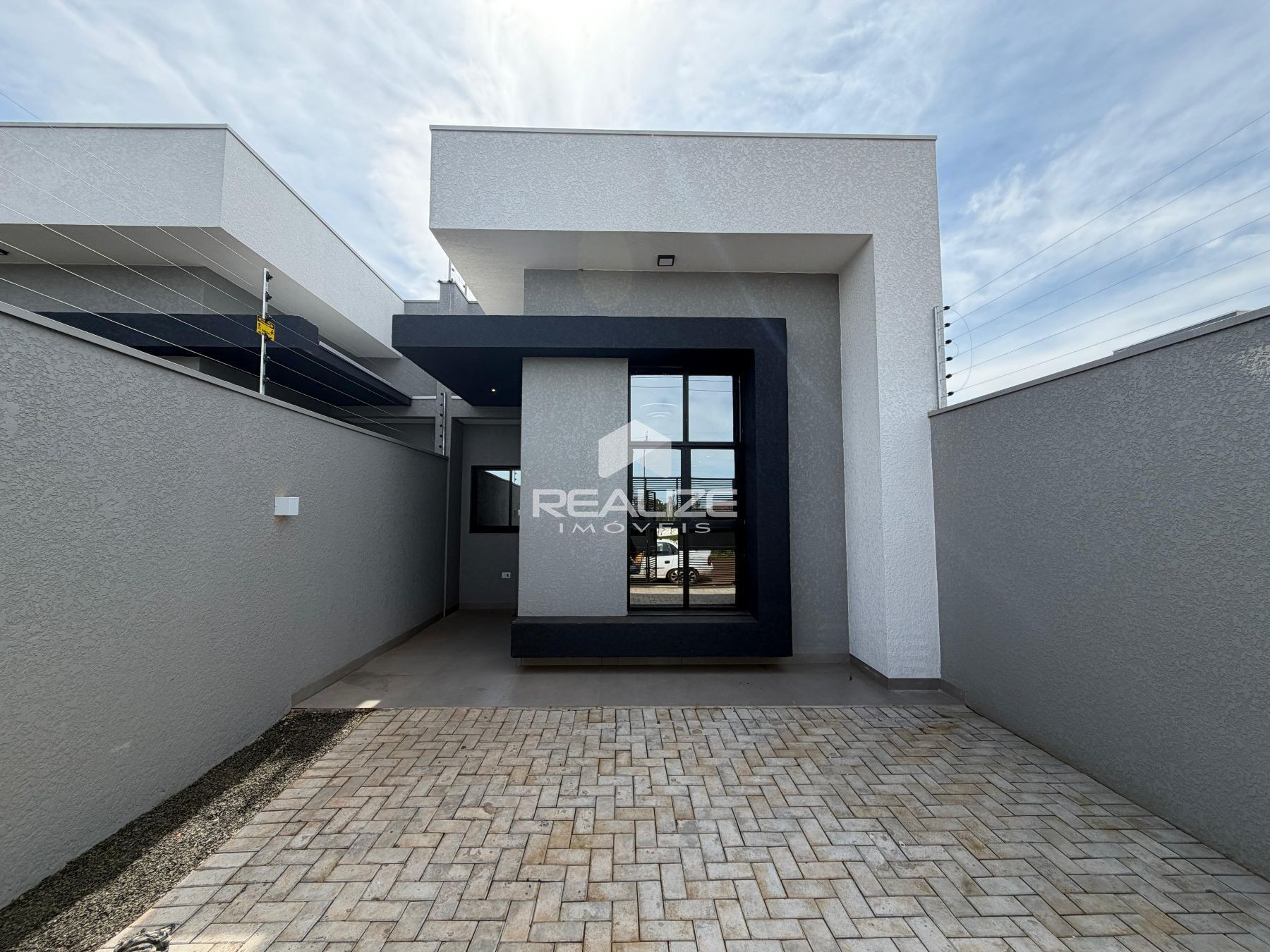 Casa à venda no Jardim Santiago com 2 Quartos (1 suíte).