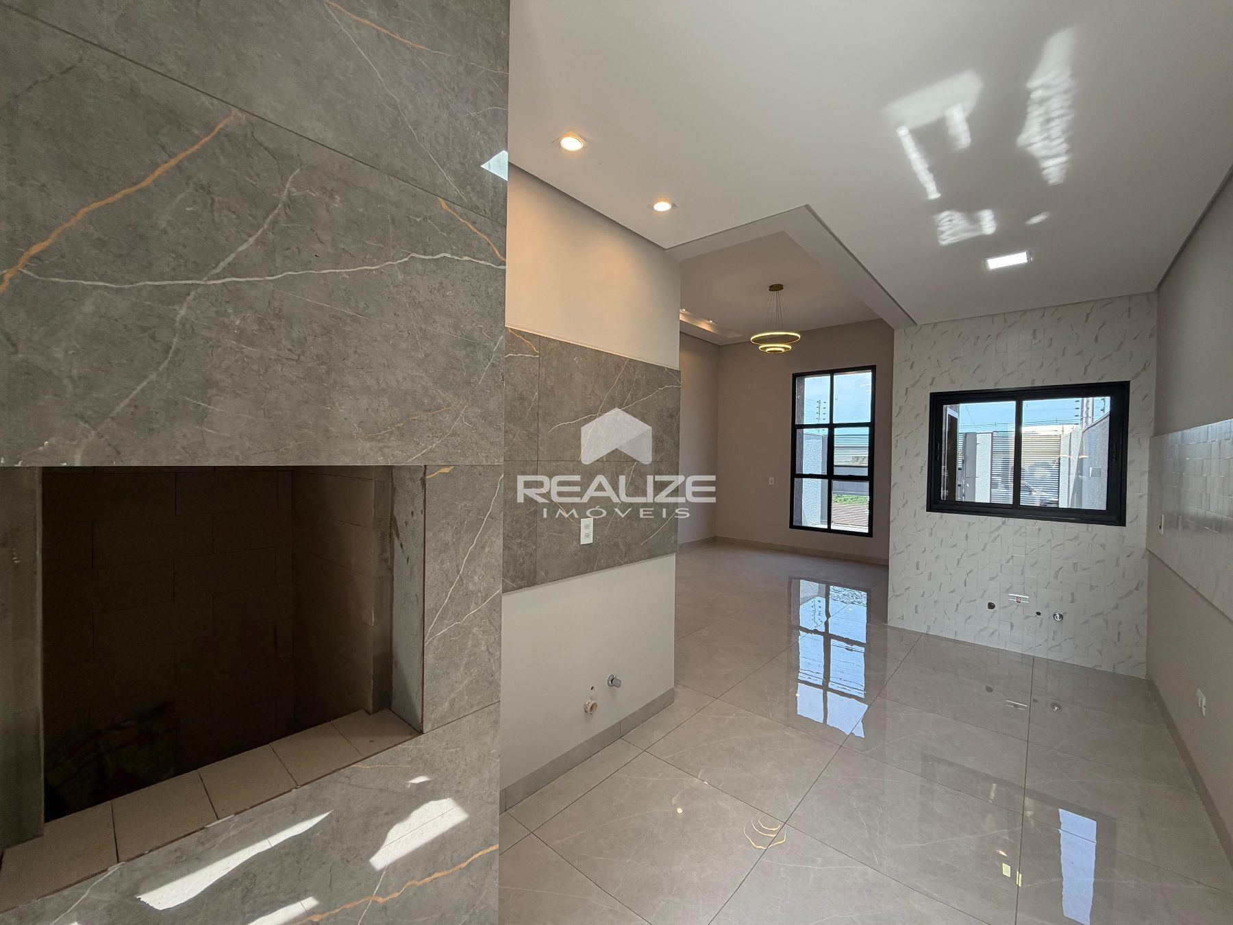 Casa à venda no Jardim Santiago com 2 Quartos (1 suíte).