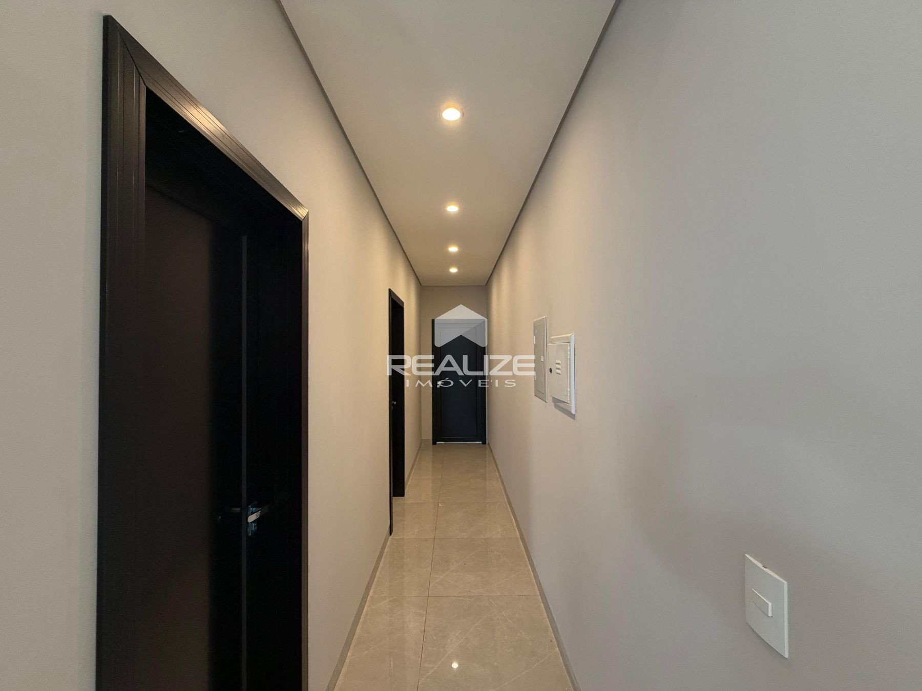 Casa à venda no Jardim Santiago com 2 Quartos (1 suíte).