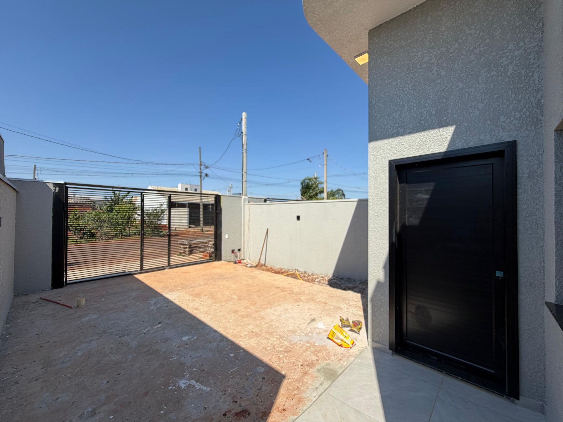 Casa à venda no Jardim das Oliveiras com 2 quartos (1 Suite). 