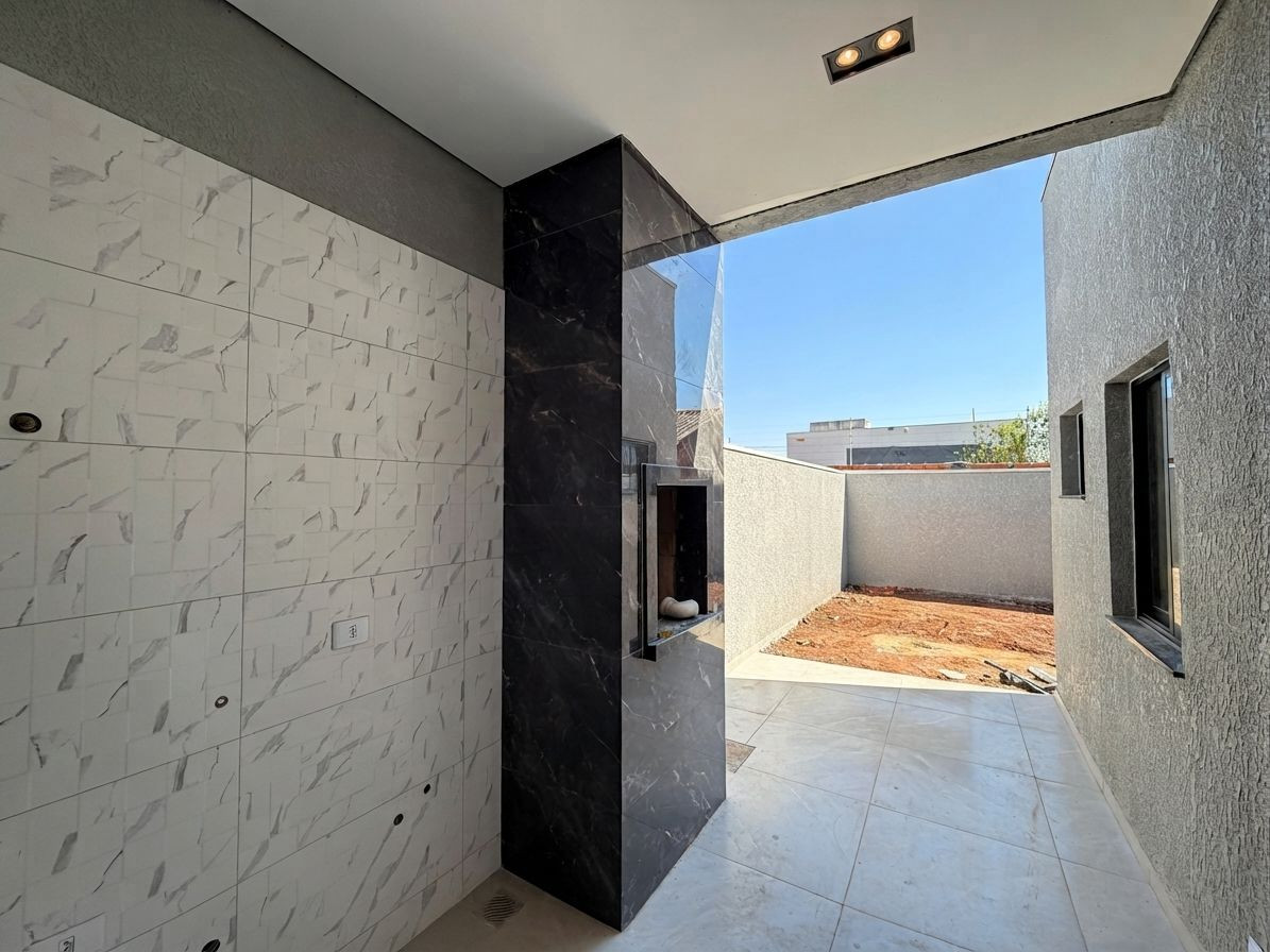 Casa à venda no Jardim das Oliveiras com 2 quartos (1 Suite). 