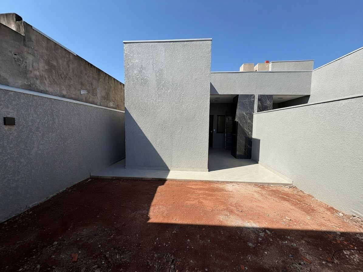 Casa à venda no Jardim das Oliveiras com 2 quartos (1 Suite). 