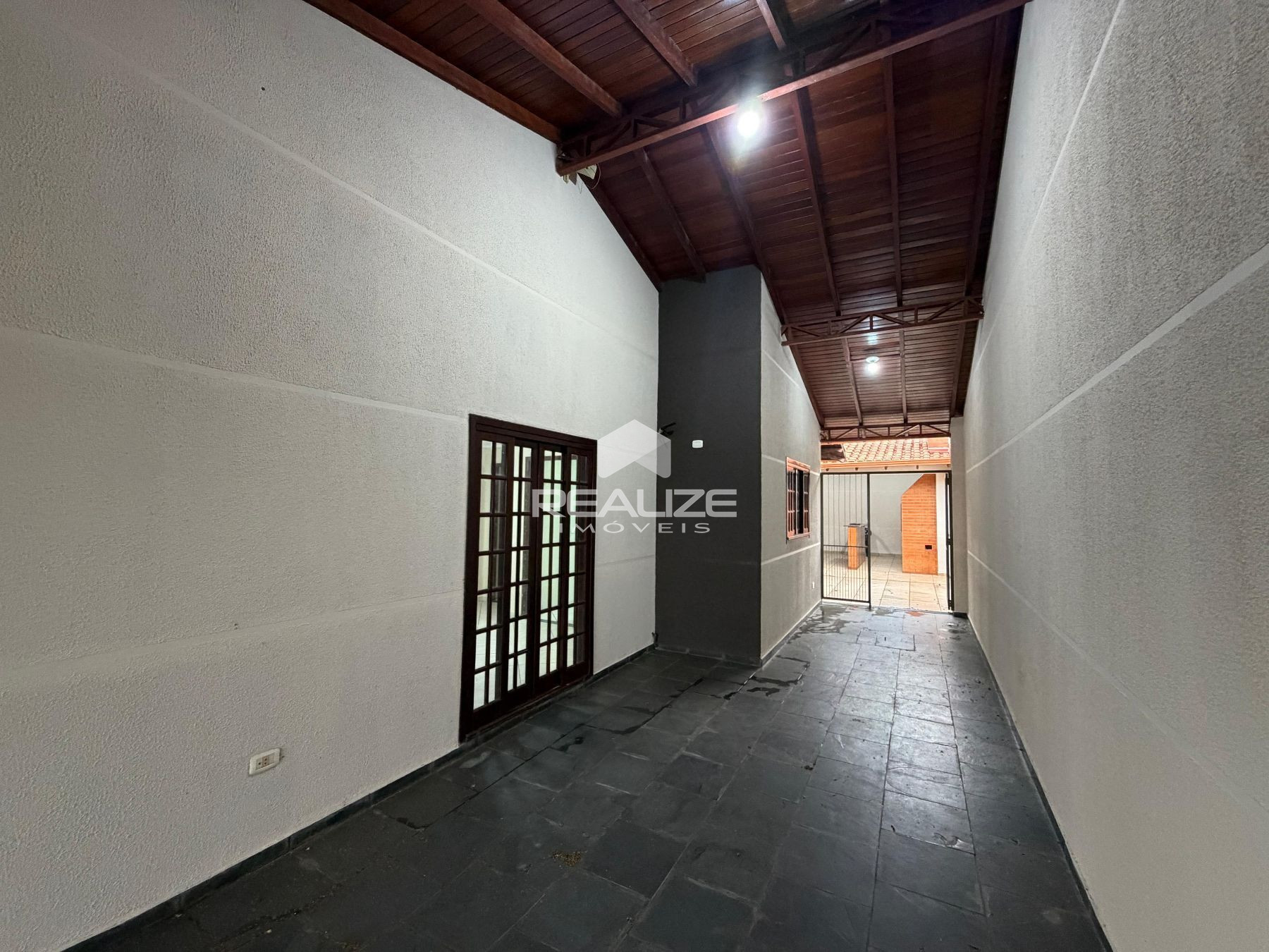 Casa à venda no Jardim Curitibano com 4 Quartos e Edícula com Churrasqueira.