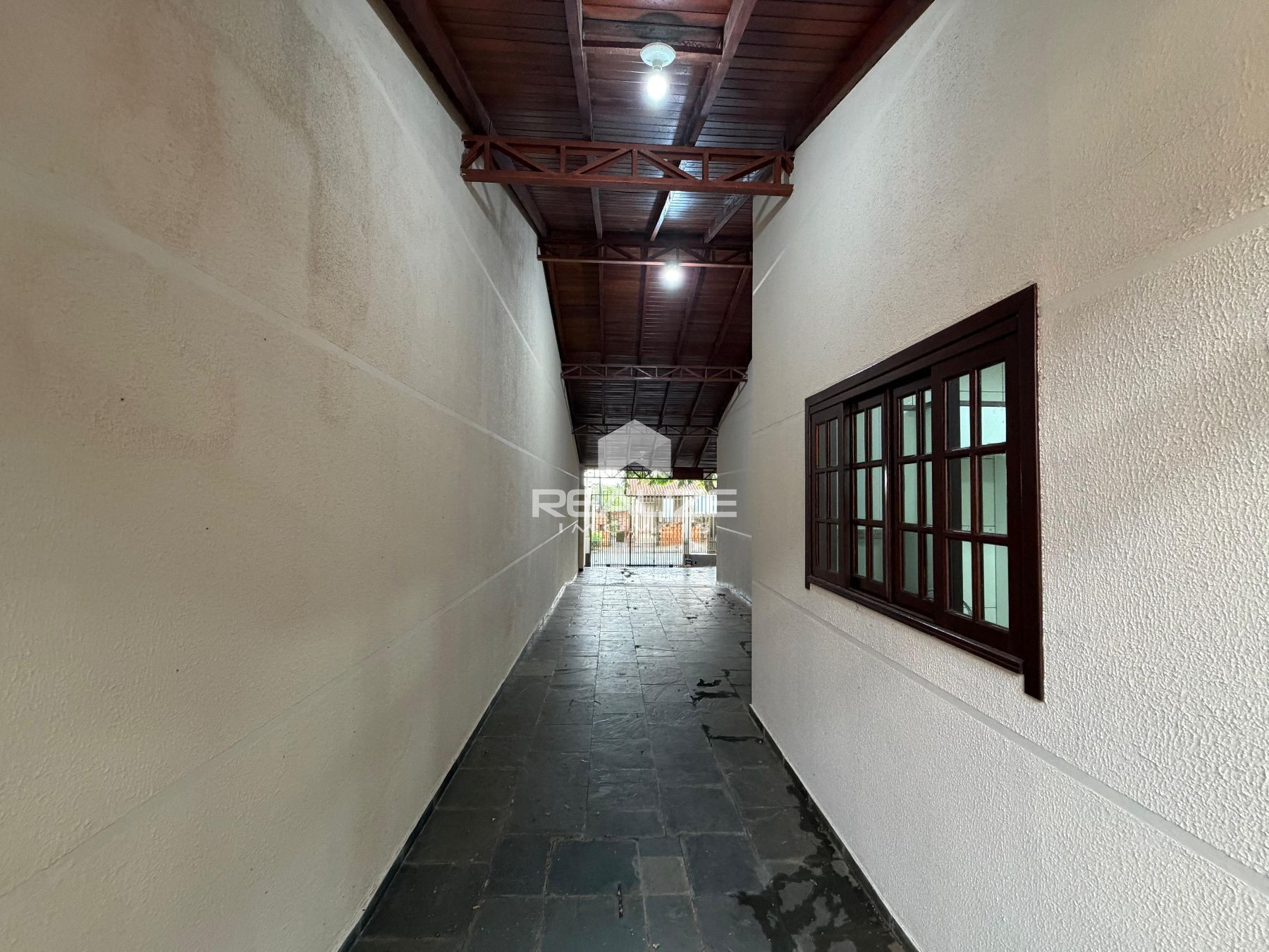 Casa à venda no Jardim Curitibano com 4 Quartos e Edícula com Churrasqueira.