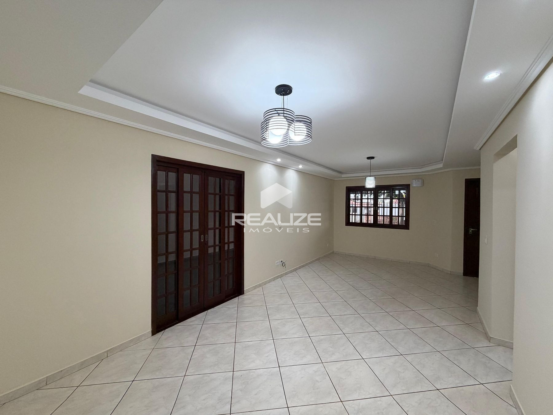 Casa à venda no Jardim Curitibano com 4 Quartos e Edícula com Churrasqueira.