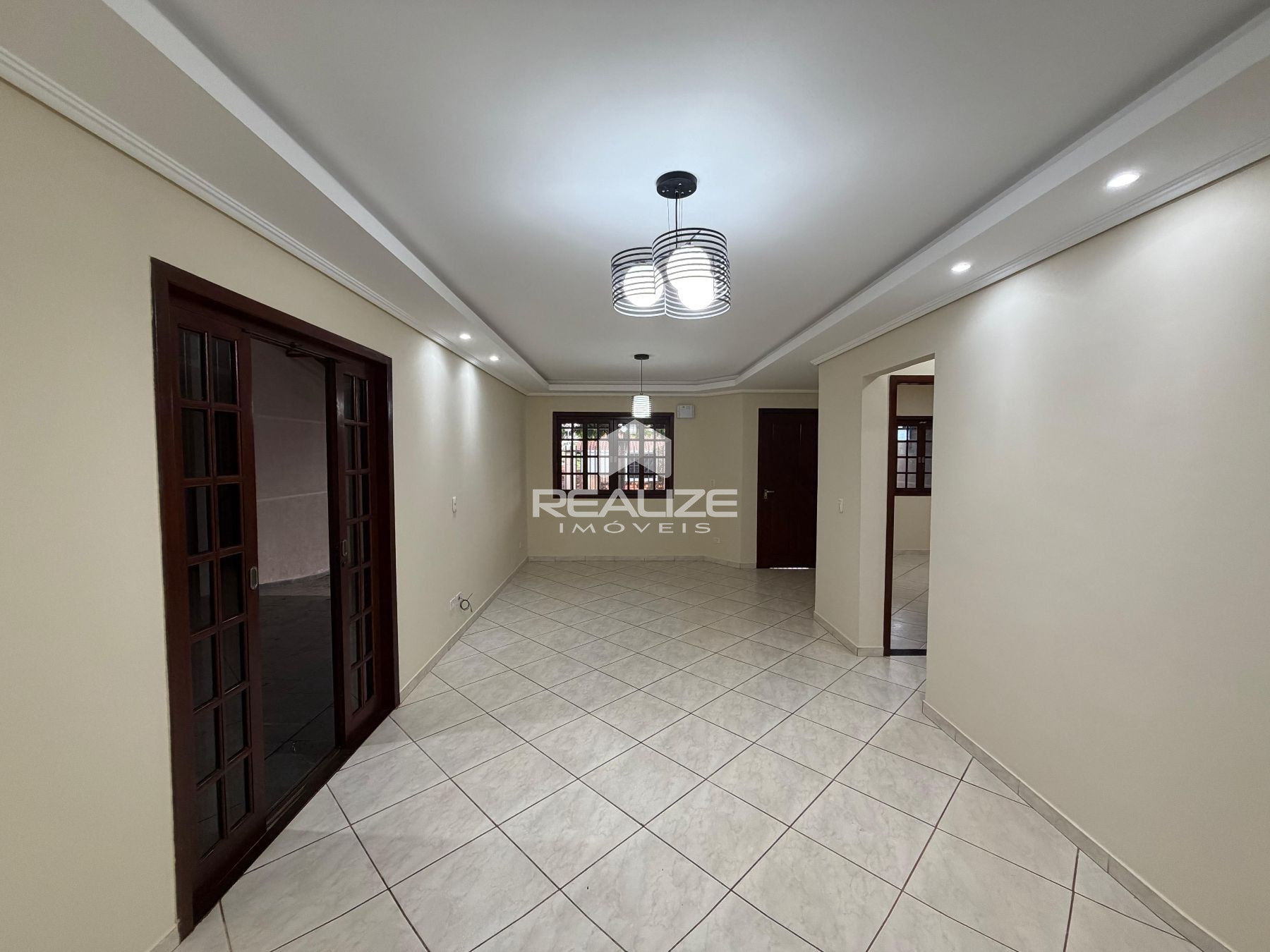 Casa à venda no Jardim Curitibano com 4 Quartos e Edícula com Churrasqueira.