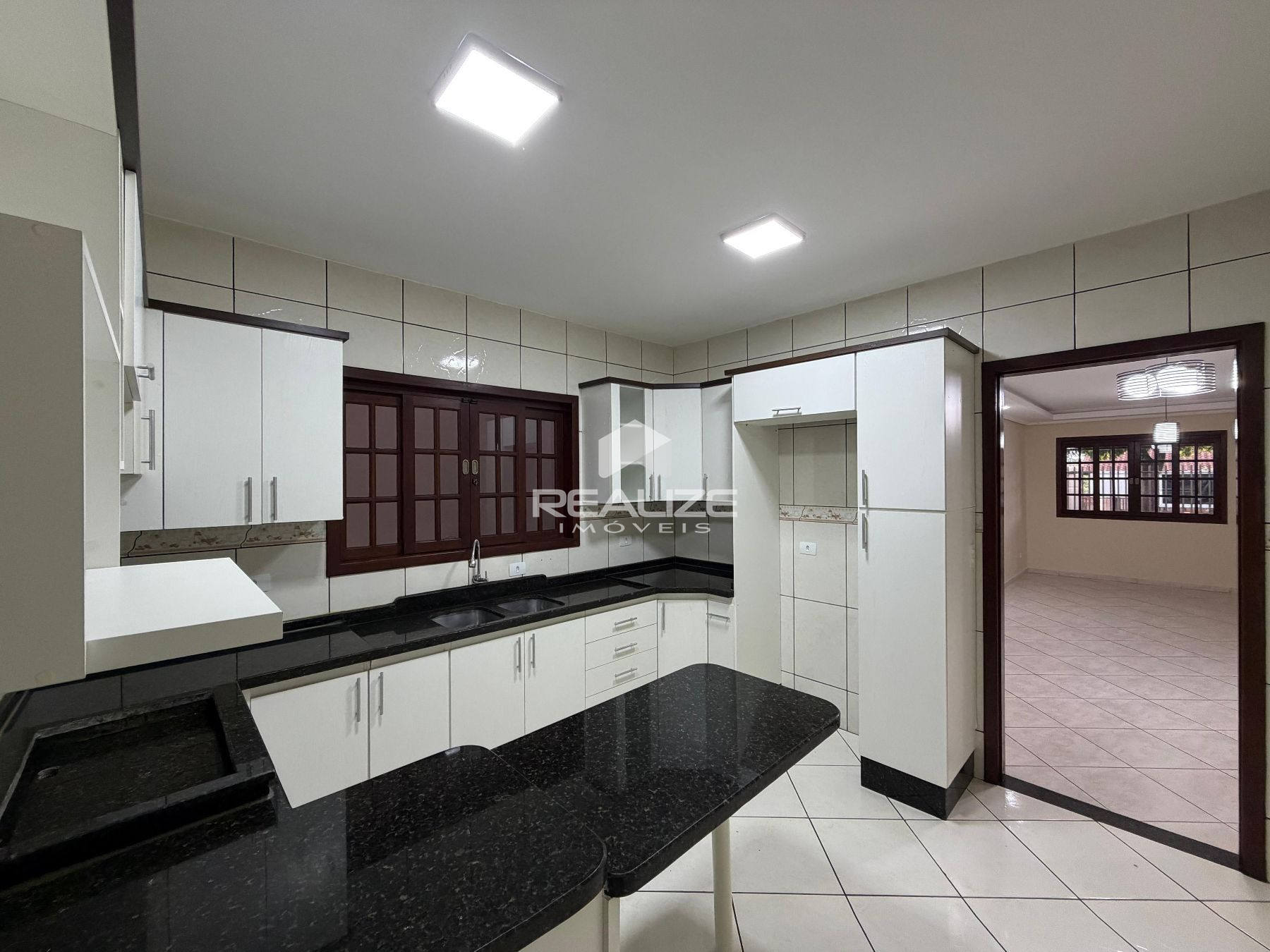 Casa à venda no Jardim Curitibano com 4 Quartos e Edícula com Churrasqueira.