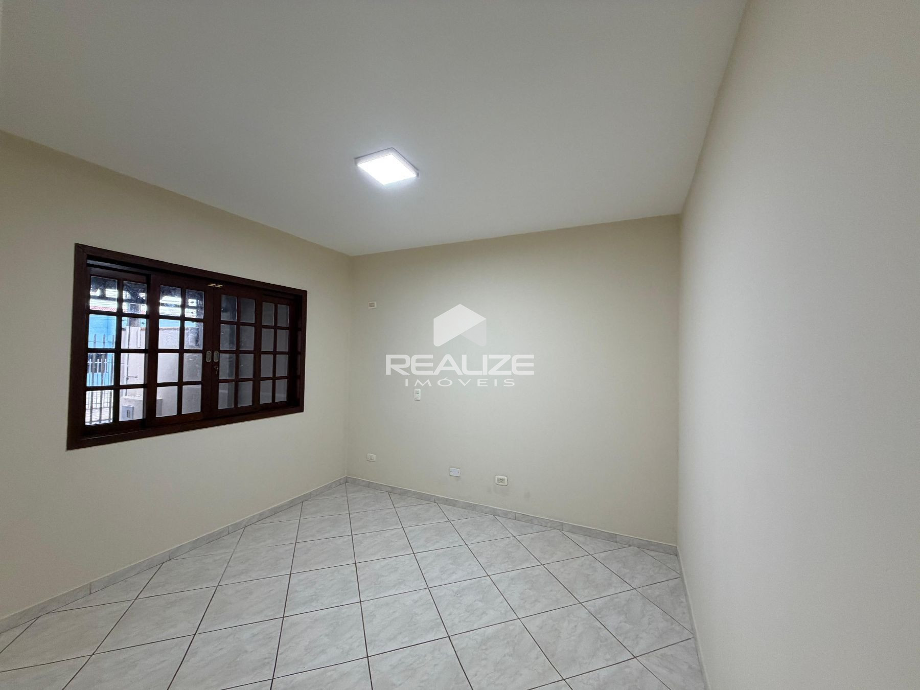 Casa à venda no Jardim Curitibano com 4 Quartos e Edícula com Churrasqueira.