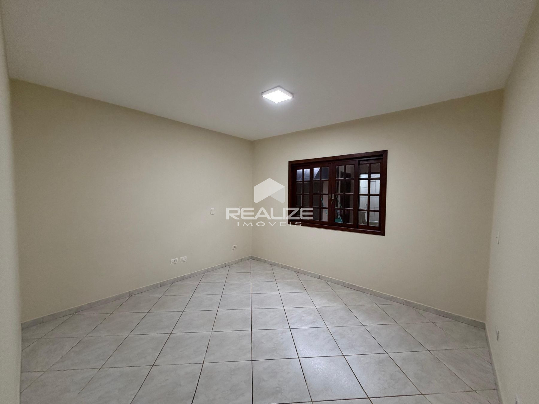 Casa à venda no Jardim Curitibano com 4 Quartos e Edícula com Churrasqueira.